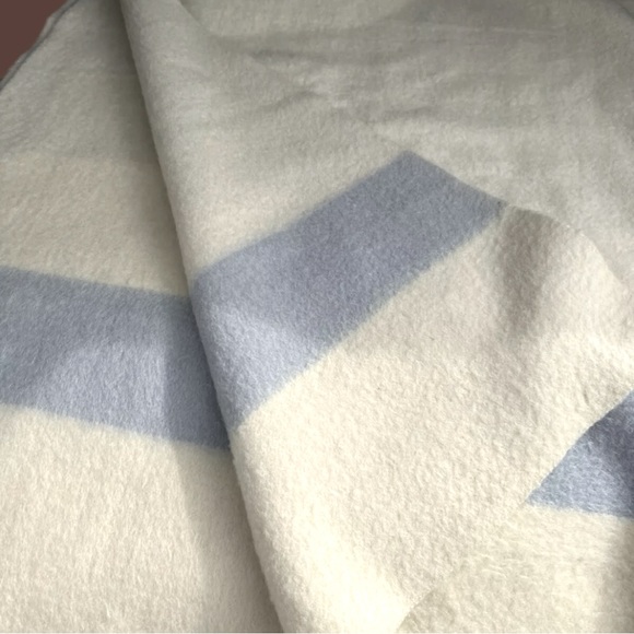 RARE Hudson Bay Baby Blue & Ivory 3.5 Point Wool Blanket EXTREMELY NICE! - Picture 5 of 8